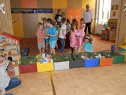 BAZÁREK - učíme dospěláky třídit odpady